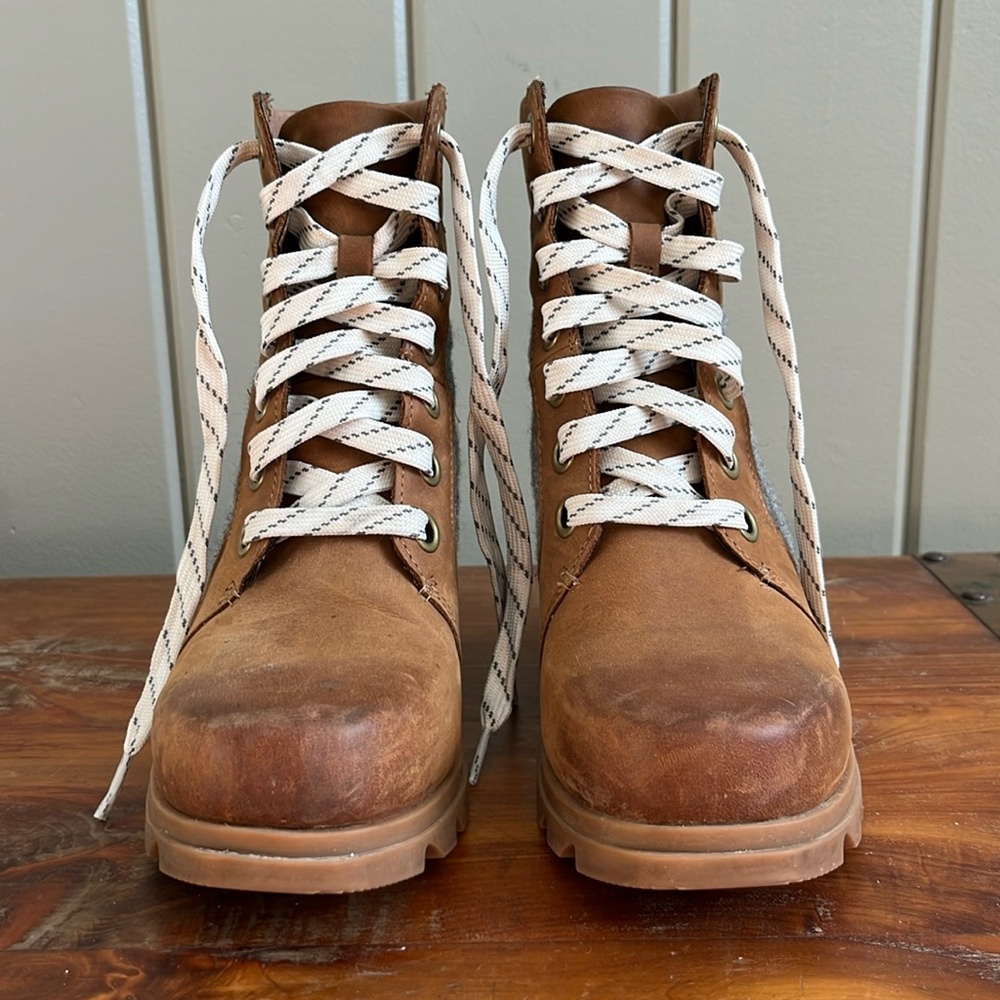 SOREL Lexie Wedge III size 7.5